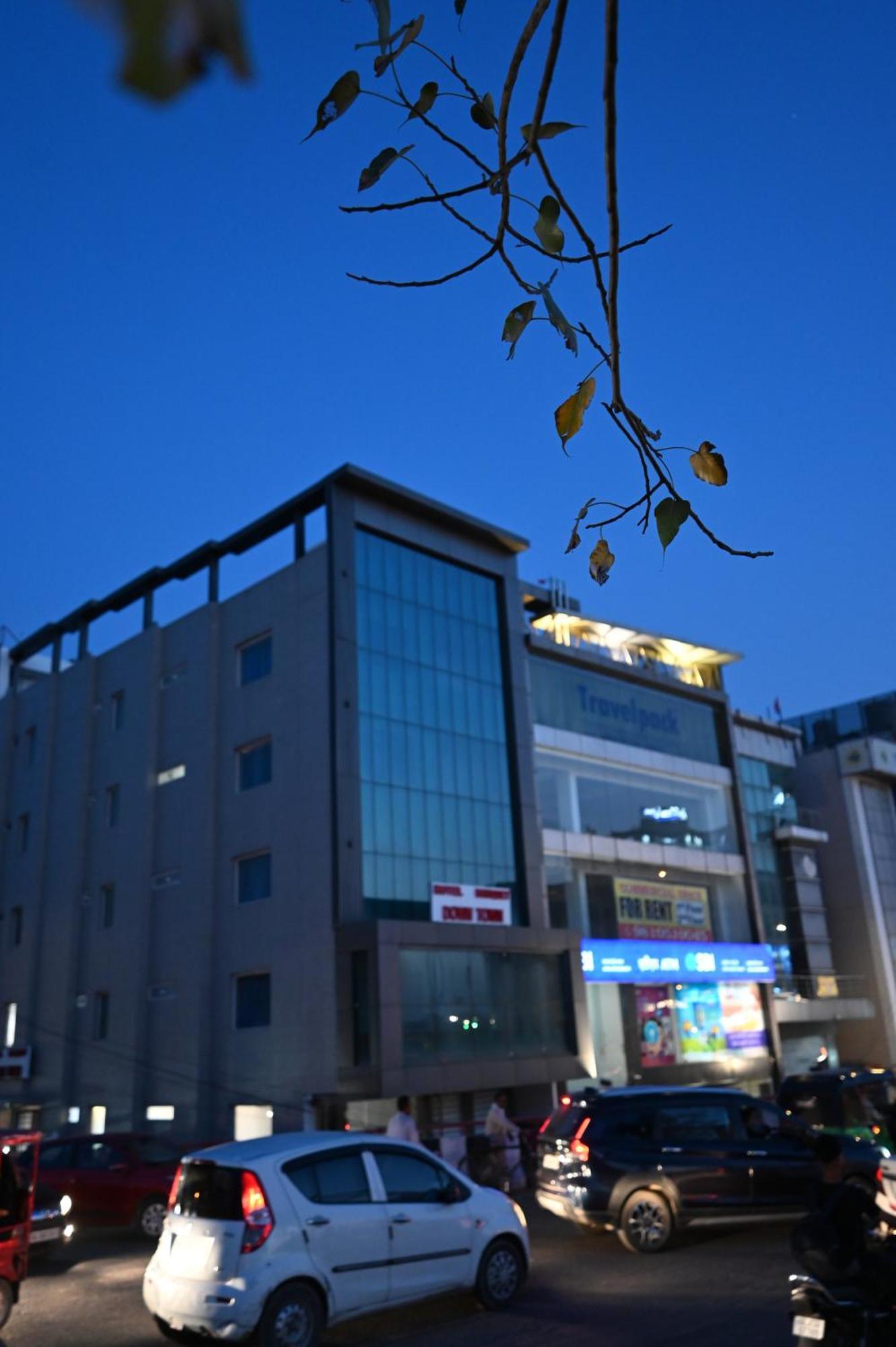 Hotel Down Town Paschim Vihar Delhi Kültér fotó